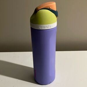 Owala 24 oz. water bottle w/straw